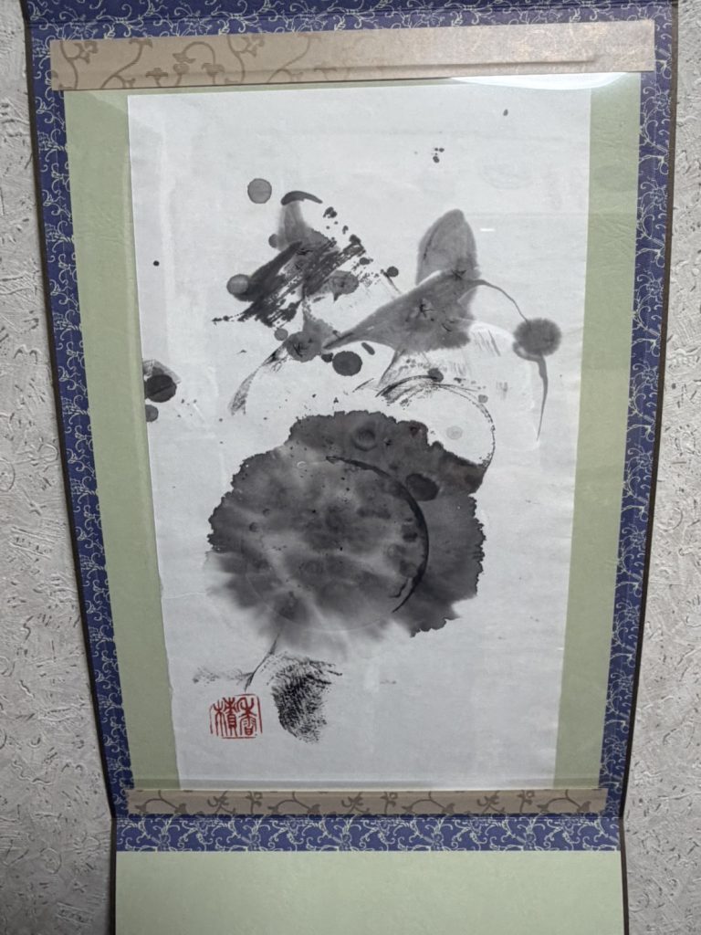 含み笑い